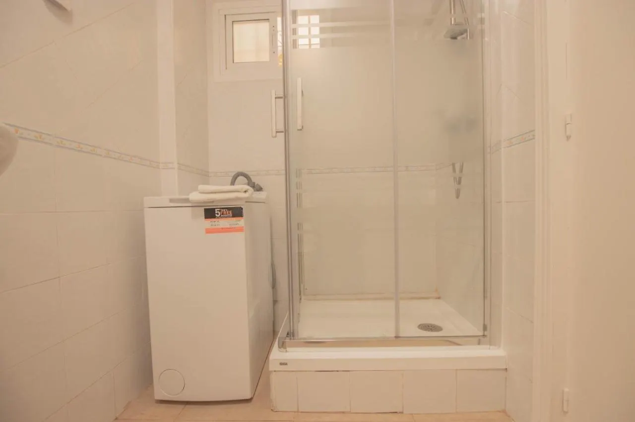 Apartment Seaside Vista Apartment: Pool Views Near Beach Benalmadena