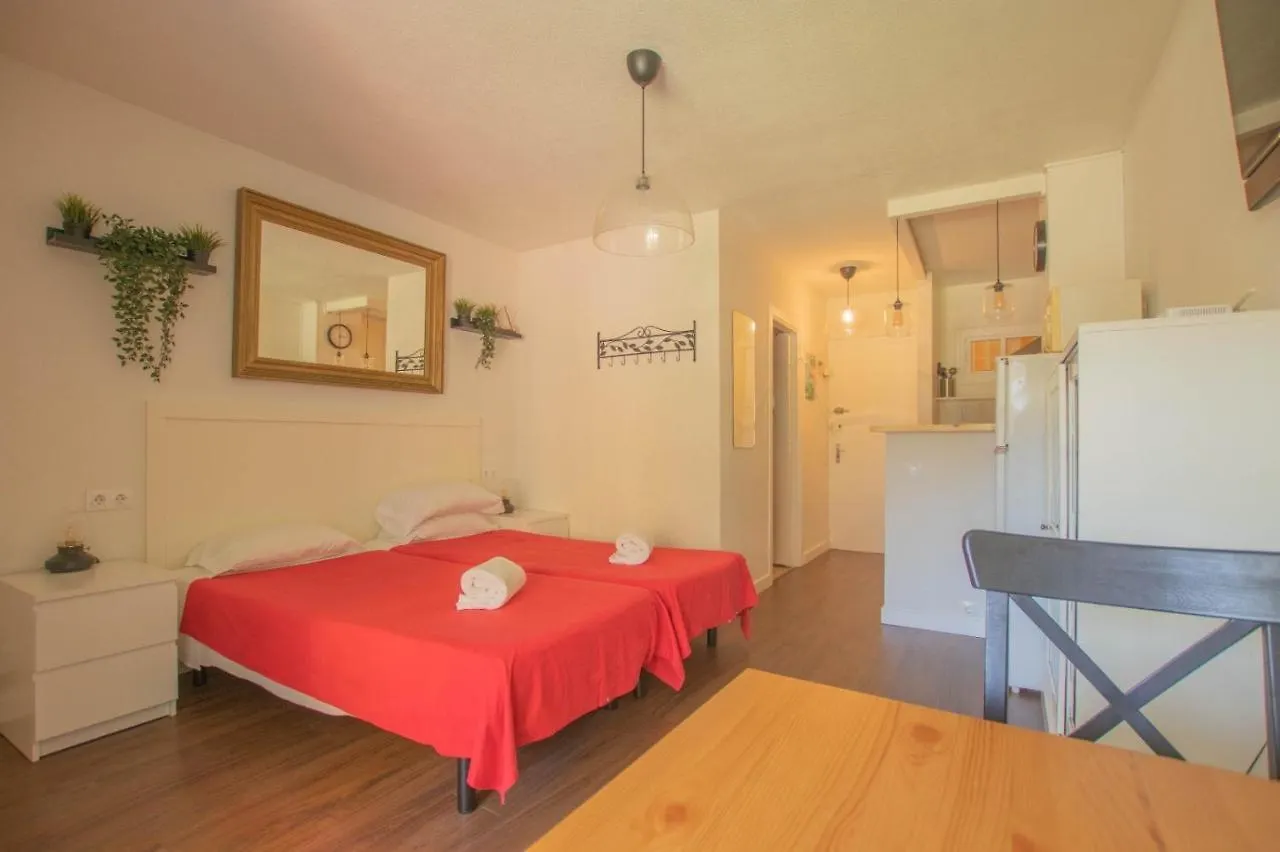 Apartment Seaside Vista Apartment: Pool Views Near Beach Benalmadena