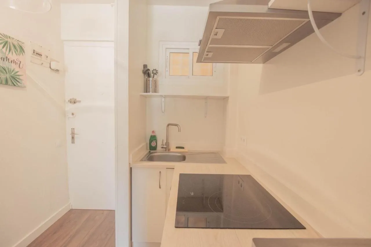 Seaside Vista Apartment: Pool Views Near Beach Benalmadena